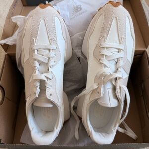 Women’s New Balance 327 Size 8 in Linen color NIB